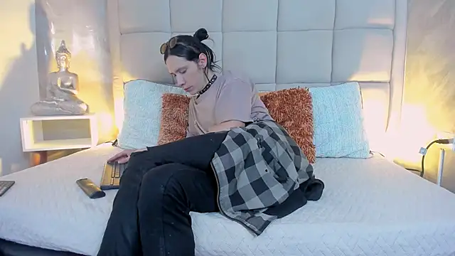 Hecatee 77 online show from 12.22.25