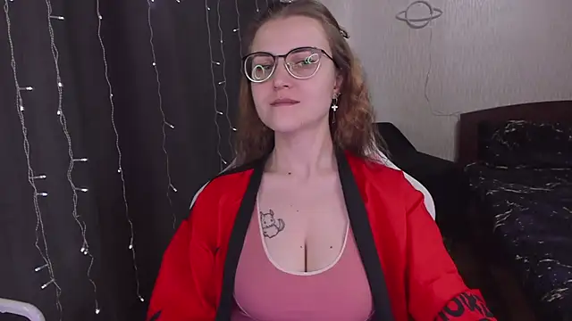 MissBrightShine online show from 03.15.25