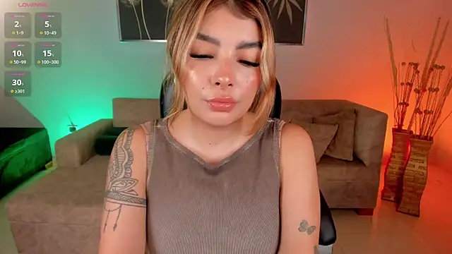 Snapshot of LisaMonroe_ chatting on 03.09.25 LisaMonroe online show from 03.09.25