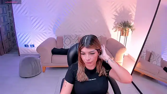 Snapshot of LisaMonroe_ chatting on 03.10.25 LisaMonroe online show from 03.10.25