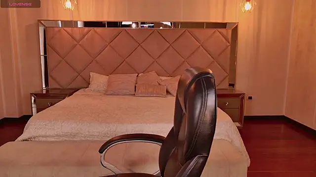 Snapshot of LisaMonroe_ chatting on 09.08.25 LisaMonroe online show from 09.08.25