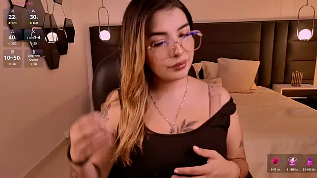 Snapshot of LisaMonroe_ chatting on 10.01.25 LisaMonroe online show from 10.01.25