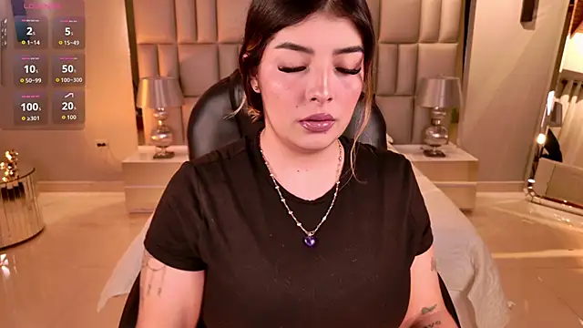 Snapshot of LisaMonroe_ chatting on 11.11.25 LisaMonroe online show from 11.11.25