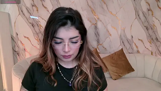 Snapshot of LisaMonroe_ chatting on 12.02.25 LisaMonroe online show from 12.02.25