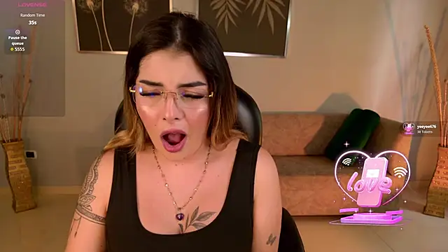 Snapshot of LisaMonroe_ chatting on 12.03.25 LisaMonroe online show from 12.03.25