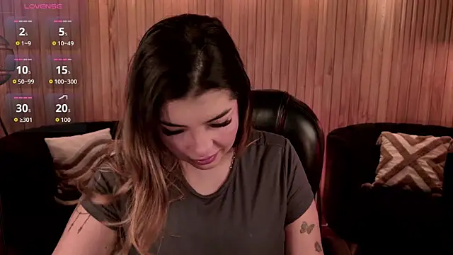 Snapshot of LisaMonroe_ chatting on 12.14.25 LisaMonroe online show from 12.14.25