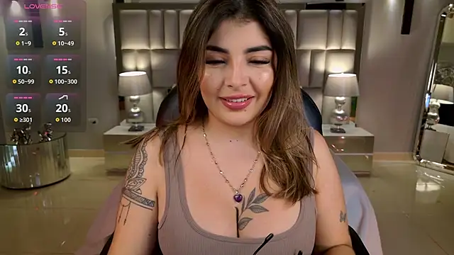 Snapshot of LisaMonroe_ chatting on 12.19.25 LisaMonroe online show from 12.19.25