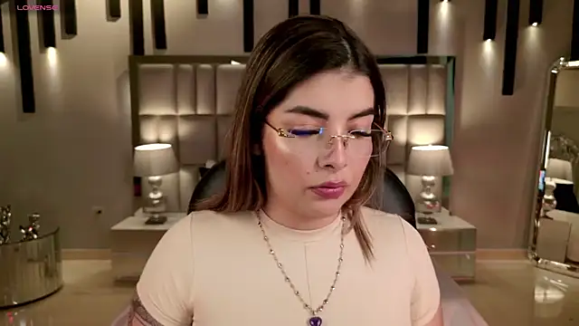 Snapshot of LisaMonroe_ chatting on 12.20.25 LisaMonroe online show from 12.20.25