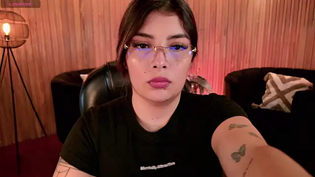 Snapshot of LisaMonroe_ chatting on 12.22.25 LisaMonroe online show from 12.22.25