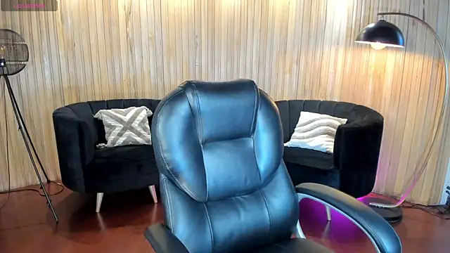 Snapshot of LisaMonroe_ chatting on 03.20.26 LisaMonroe online show from 03.20.26