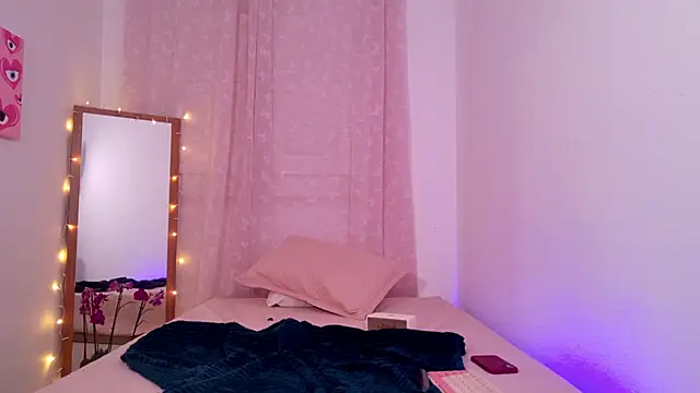 Snapshot of Mar_333 chatting on 12.17.25 Mar 333 online show from 12.17.25