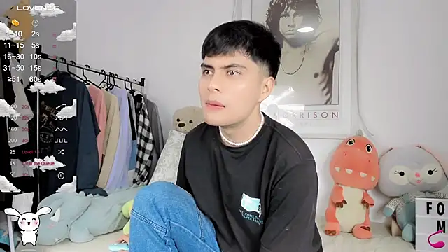 Snapshot of lucas_cute chatting on 02.20.25 lucas cute online show from 02.20.25