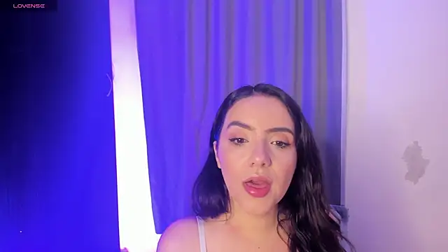 Snapshot of rouse_lili chatting on 04.18.26 rouse lili online show from 04.18.26