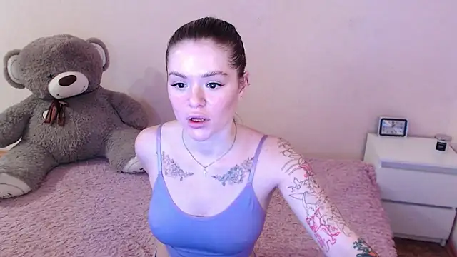 miaacatt online show from 02.18.25