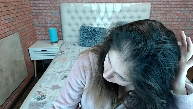 Snapshot of Holliy_Cooper chatting on 11.11.25 Holliy Cooper online show from 11.11.25