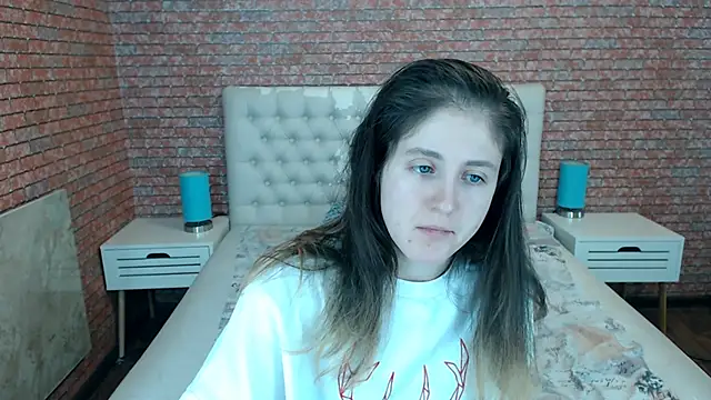 Snapshot of Holliy_Cooper chatting on 11.12.25 Holliy Cooper online show from 11.12.25