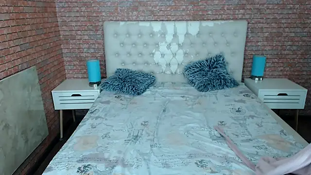 Snapshot of Holliy_Cooper chatting on 11.13.25 Holliy Cooper online show from 11.13.25