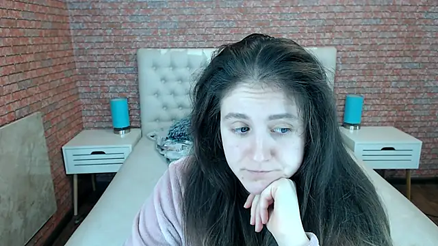 Snapshot of Holliy_Cooper chatting on 11.14.25 Holliy Cooper online show from 11.14.25