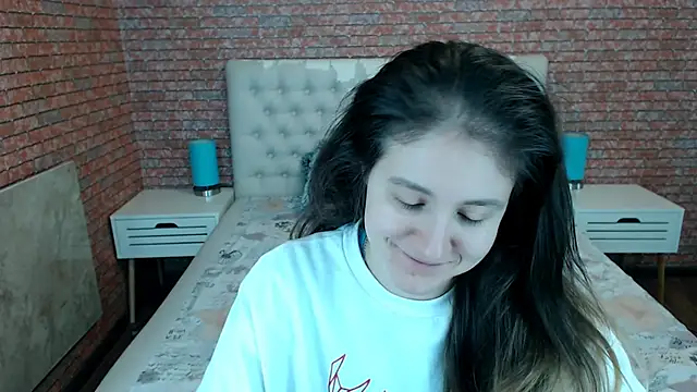 Snapshot of Holliy_Cooper chatting on 11.15.25 Holliy Cooper online show from 11.15.25