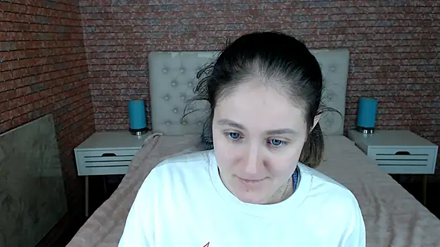 Snapshot of Holliy_Cooper chatting on 11.20.25 Holliy Cooper online show from 11.20.25