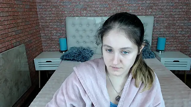 Snapshot of Holliy_Cooper chatting on 11.21.25 Holliy Cooper online show from 11.21.25