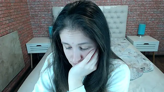 Snapshot of Holliy_Cooper chatting on 11.28.25 Holliy Cooper online show from 11.28.25