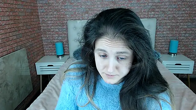 Snapshot of Holliy_Cooper chatting on 12.02.25 Holliy Cooper online show from 12.02.25