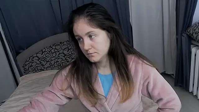 Snapshot of Holliy_Cooper chatting on 12.05.25 Holliy Cooper online show from 12.05.25