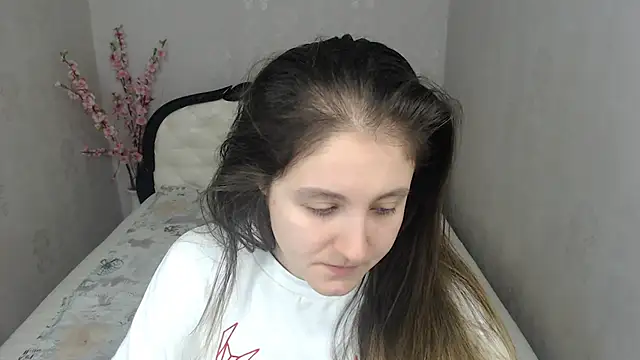 Snapshot of Holliy_Cooper chatting on 12.14.25 Holliy Cooper online show from 12.14.25