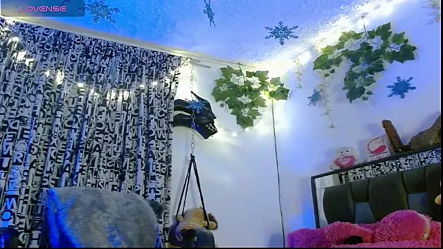 DULCE ZOE online show from 01.04.25