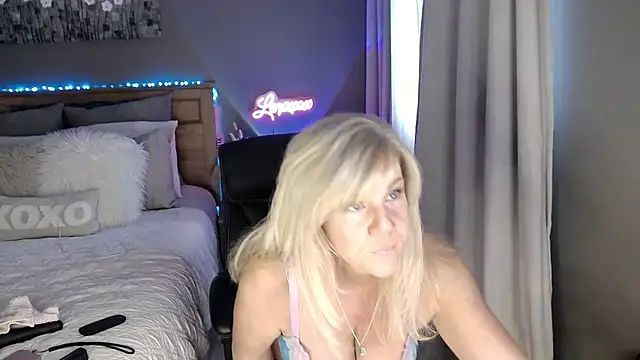 Lenaxox online show from 03.19.26