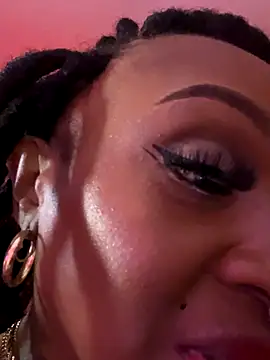 Snapshot of immona chatting on 09.19.25 immona online show from 09.19.25