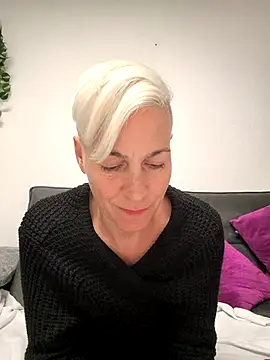 DarleenHot online show from 10.24.25