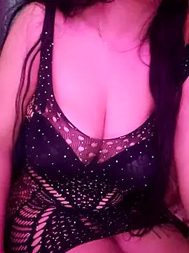 Snapshot of Zeina2024 chatting on 12.14.25 Zeina2024 online show from 12.14.25