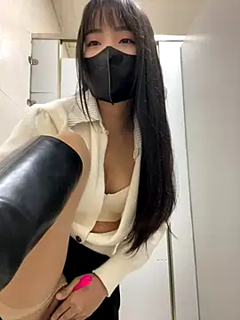 Snapshot of Asia-Lynn chatting on 12.03.24 Asia-Lynn online show from 12.03.24