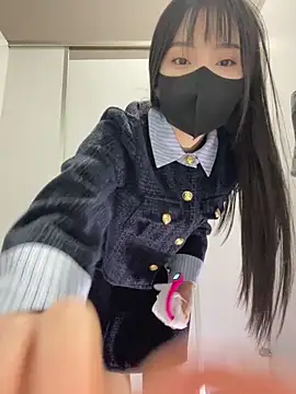 Snapshot of Asia-Lynn chatting on 11.26.25 Asia-Lynn online show from 11.26.25