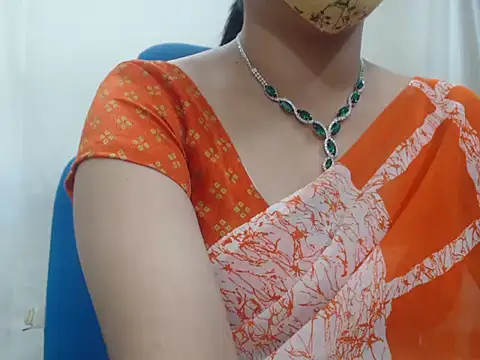 Snapshot of Lovely_Siri_23 chatting on 11.15.25 Lovely Siri 23 online show from 11.15.25