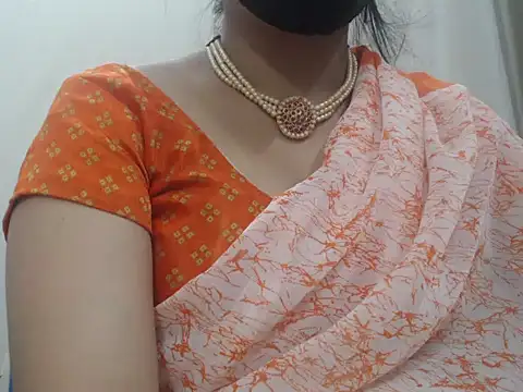 Snapshot of Lovely_Siri_23 chatting on 04.11.26 Lovely Siri 23 online show from 04.11.26