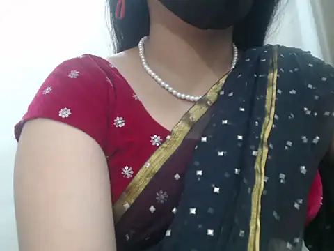 Snapshot of Lovely_Siri_23 chatting on 04.14.26 Lovely Siri 23 online show from 04.14.26