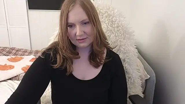 Snapshot of lilleambi chatting on 12.05.25 lilleambi online show from 12.05.25