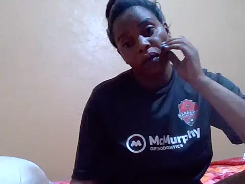 Snapshot of sweetbabra1 chatting on 11.14.25 sweetbabra1 online show from 11.14.25