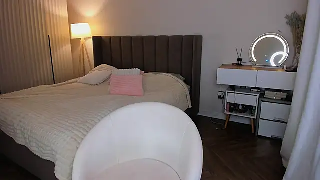 Snapshot of Anni__cute chatting on 06.18.26 Anni cute online show from 06.18.26