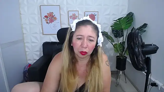 Valentinaa mature online show from 03.23.25