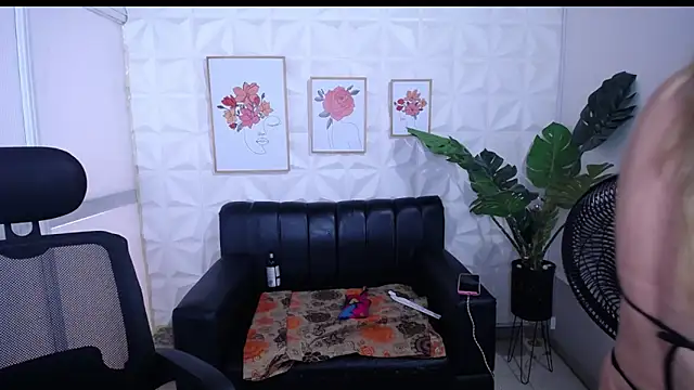 Snapshot of Valentinaa_mature chatting on 01.16.26 Valentinaa mature online show from 01.16.26