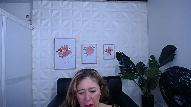 Snapshot of Valentinaa_mature chatting on 02.23.26 Valentinaa mature online show from 02.23.26