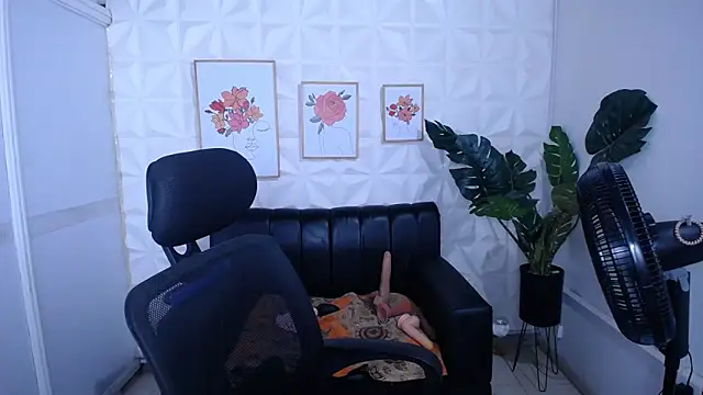 Snapshot of Valentinaa_mature chatting on 02.26.26 Valentinaa mature online show from 02.26.26