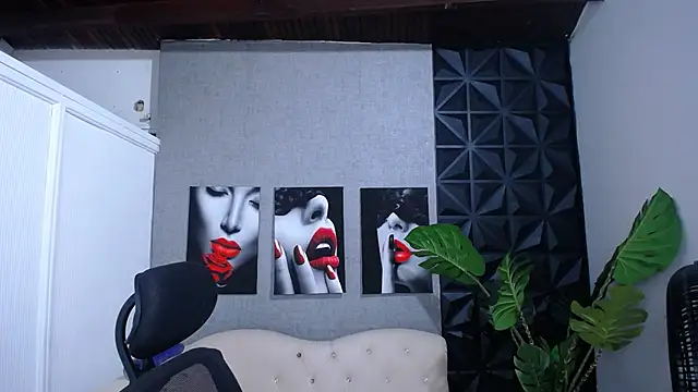 Valentinaa mature online show from 04.20.26