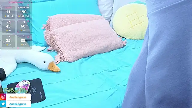 Snapshot of AnnaRedgrave chatting on 09.26.25 AnnaRedgrave online show from 09.26.25