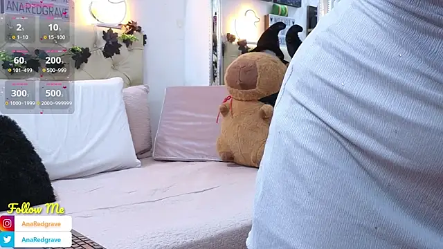 Snapshot of AnnaRedgrave chatting on 11.20.25 AnnaRedgrave online show from 11.20.25