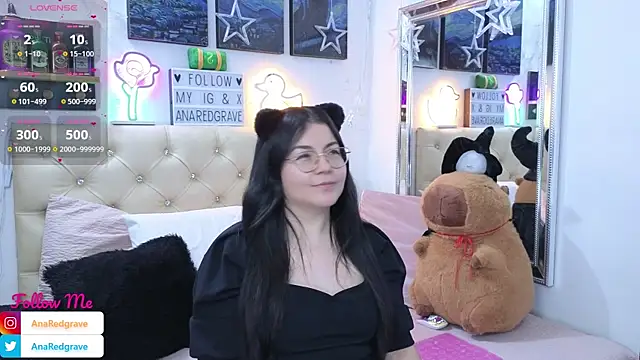 Snapshot of AnnaRedgrave chatting on 12.05.25 AnnaRedgrave online show from 12.05.25